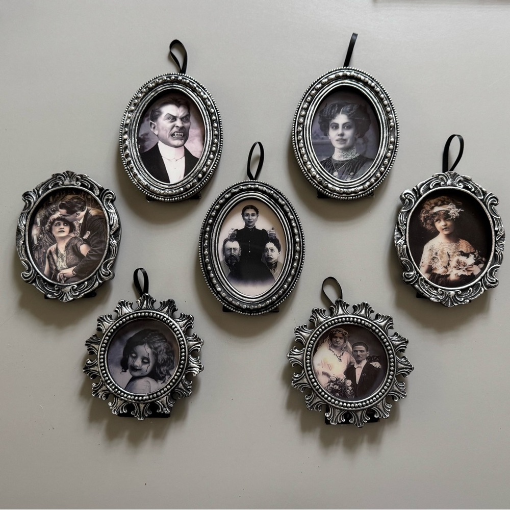 7 Framed Spooky Portraits - Turns from Normal Portraits to Creepy Halloween
